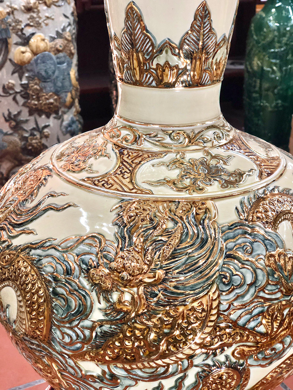 Bình gốm phong thủy đắp nổi họa tiết ngũ long chầu nguyệt