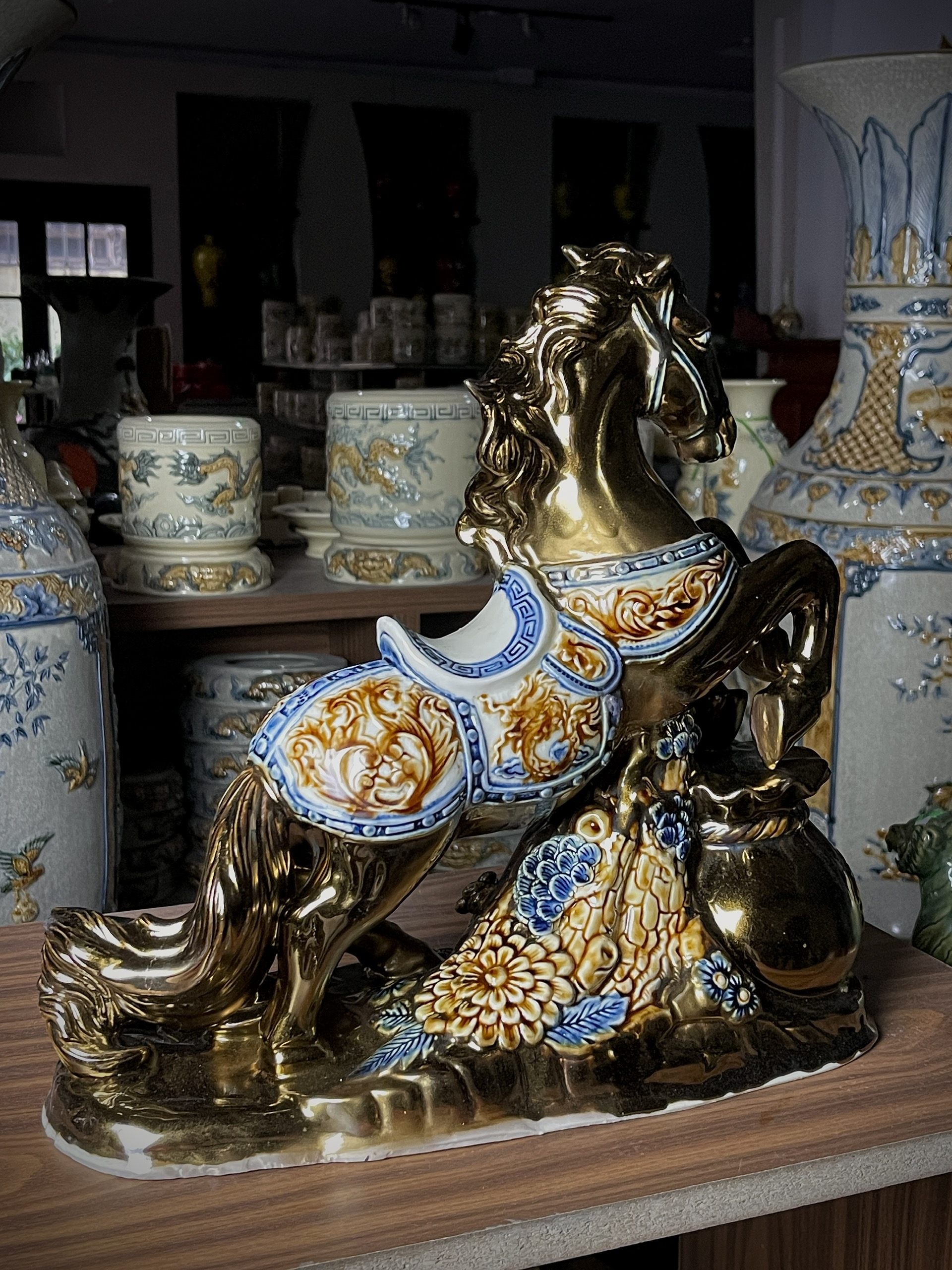 Mã Nghênh Phúc Hỷ men Hoàng Sa Vàng Kim 02