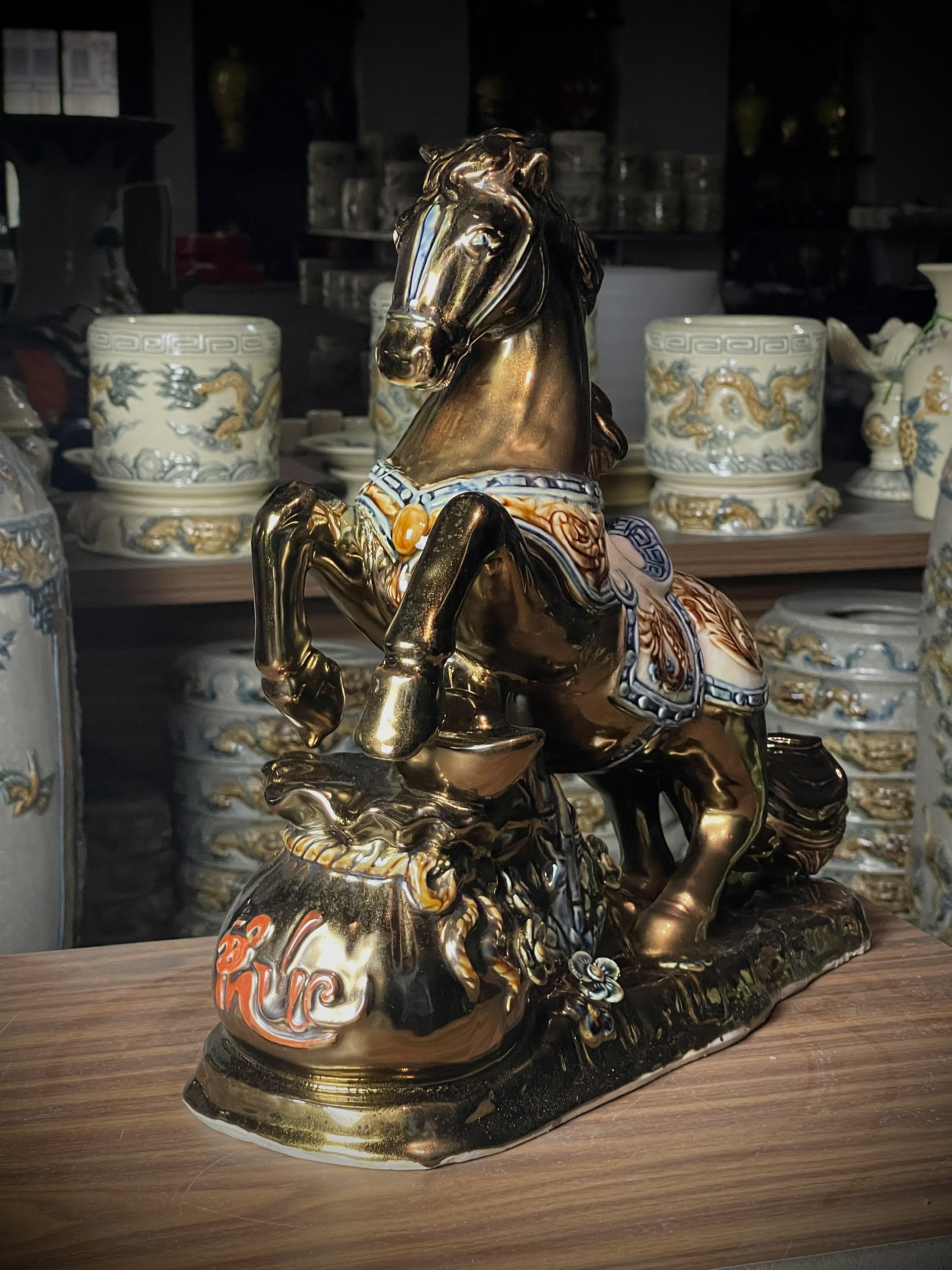 Mã Nghênh Phúc Hỷ men Hoàng Sa Vàng Kim 02