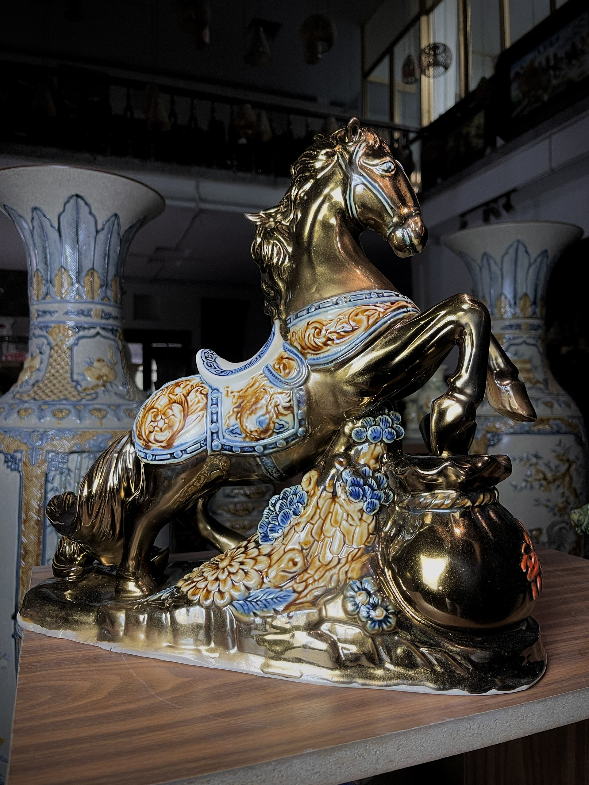 Mã Nghênh Phúc Hỷ men Hoàng Sa Vàng Kim 02