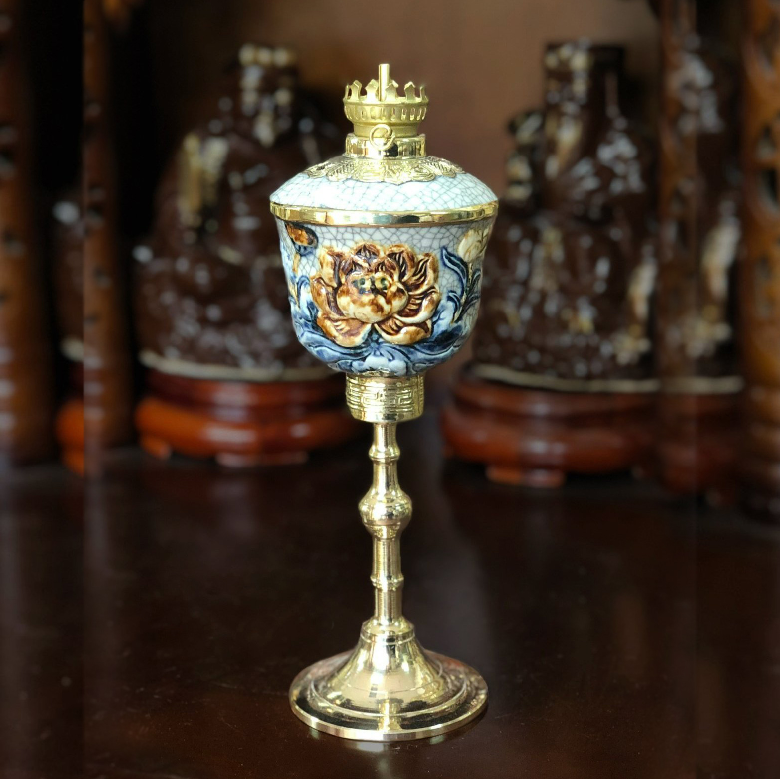 Đèn thờ cúng chân đồng men rạn gạo nếp gốm Phạm Dũng Bát Tràng