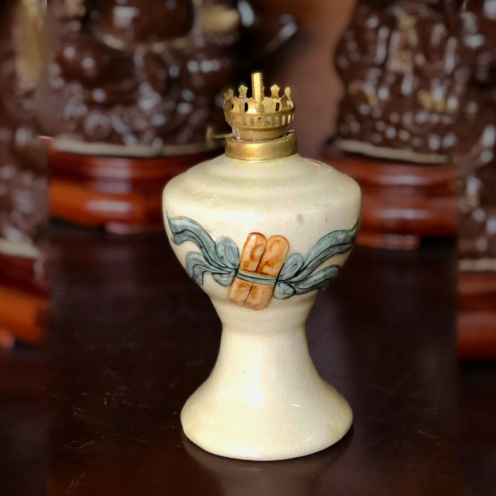 Đèn thờ đắp nổi men sứ Trắng Tràm (Cỡ S2)