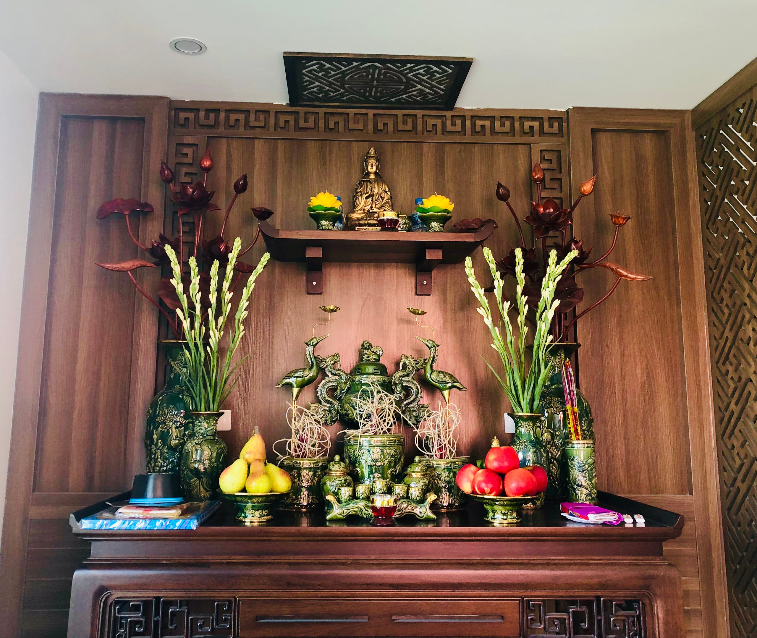 Bộ đồ thờ men sứ Ngọc Lục Bảo cho ban thờ 1m72 trở lên