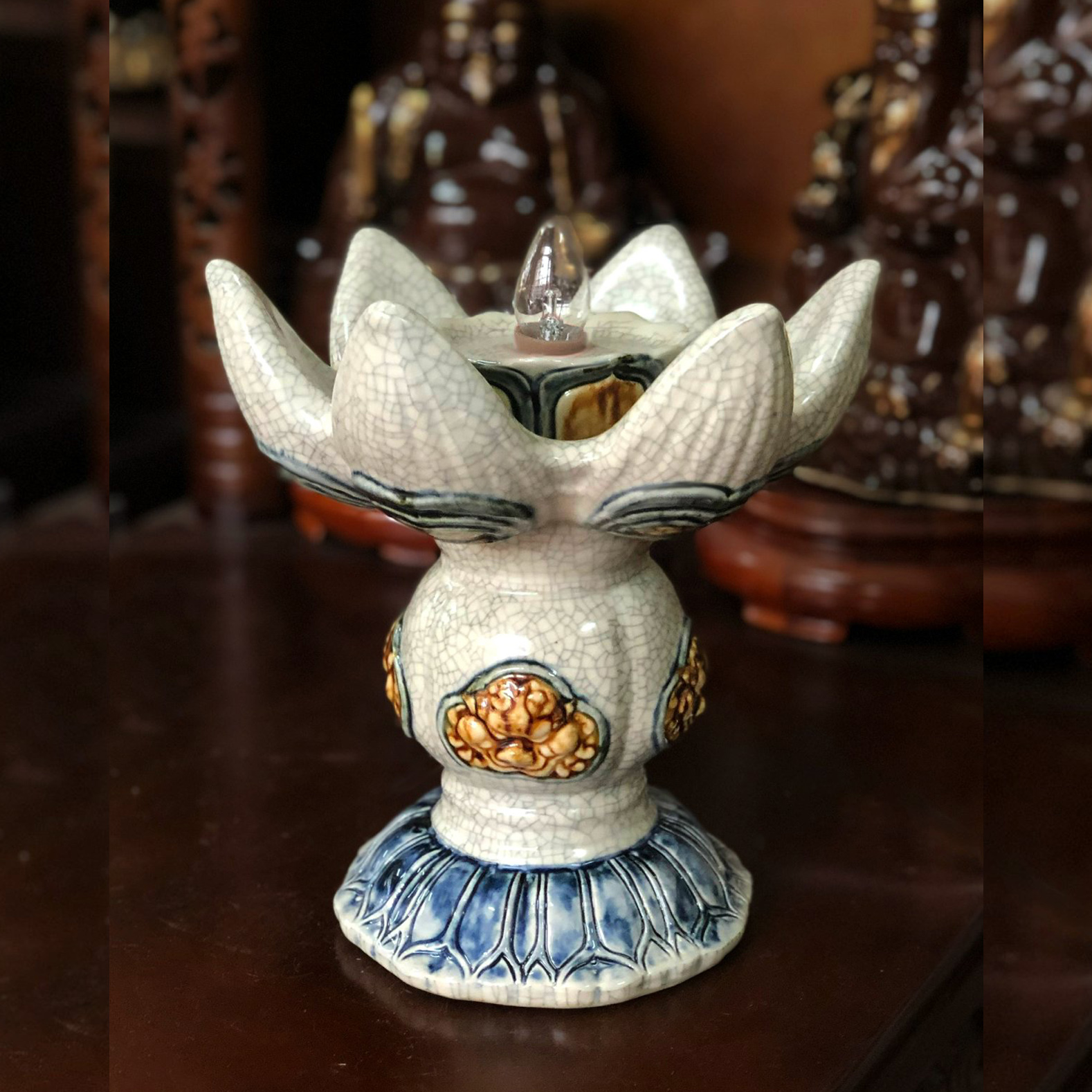 Bảo đăng liên hoa đèn thờ cúng men rạn gạo nếp đắp nổi